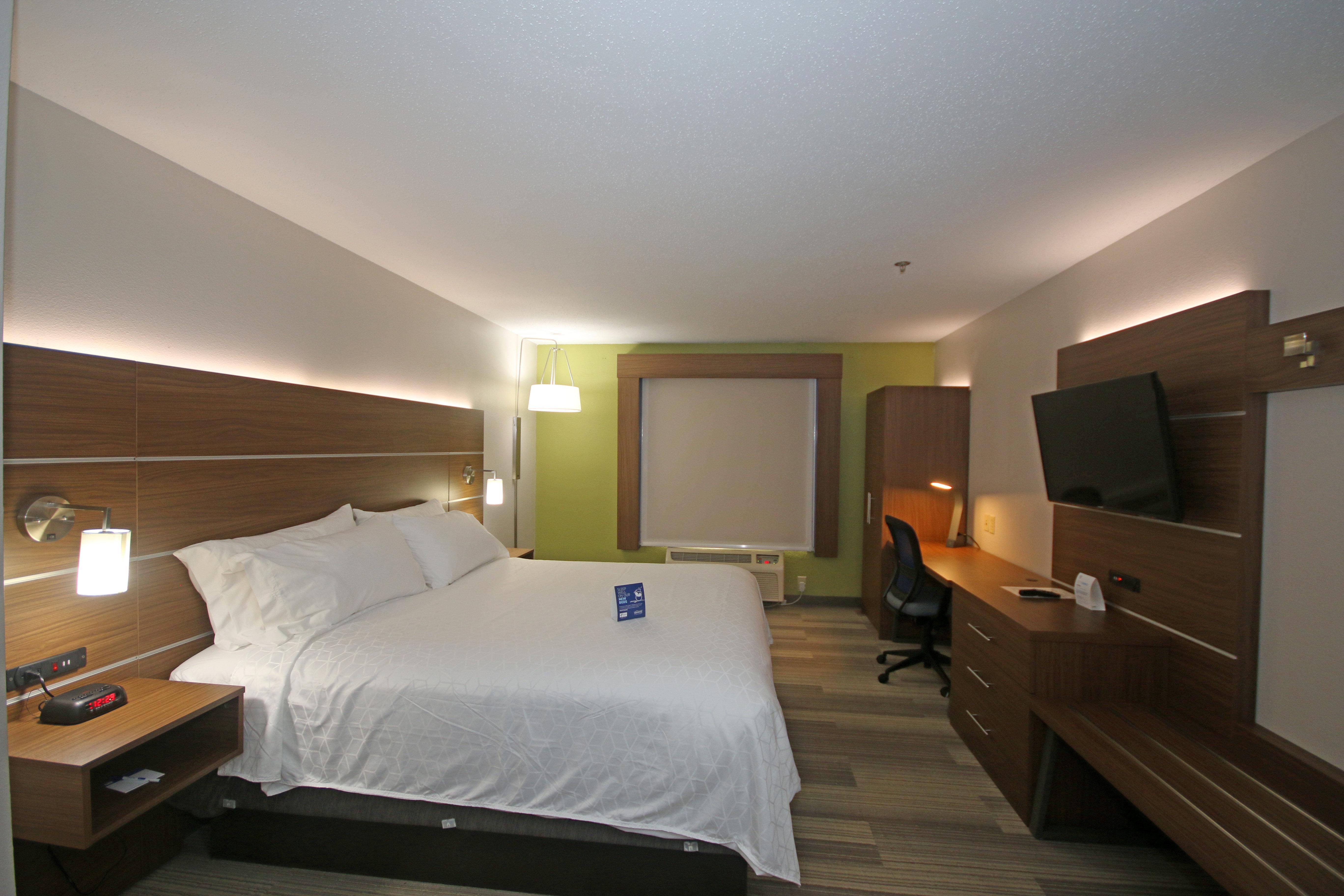 Holiday Inn Express Hotel & Suites Greensboro-East By Ihg Exterior foto